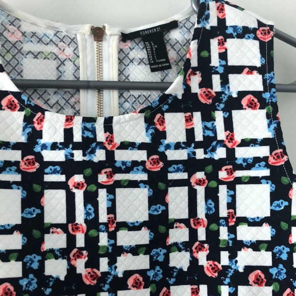 Forever 21 Floral Top - Picture 4 of 4